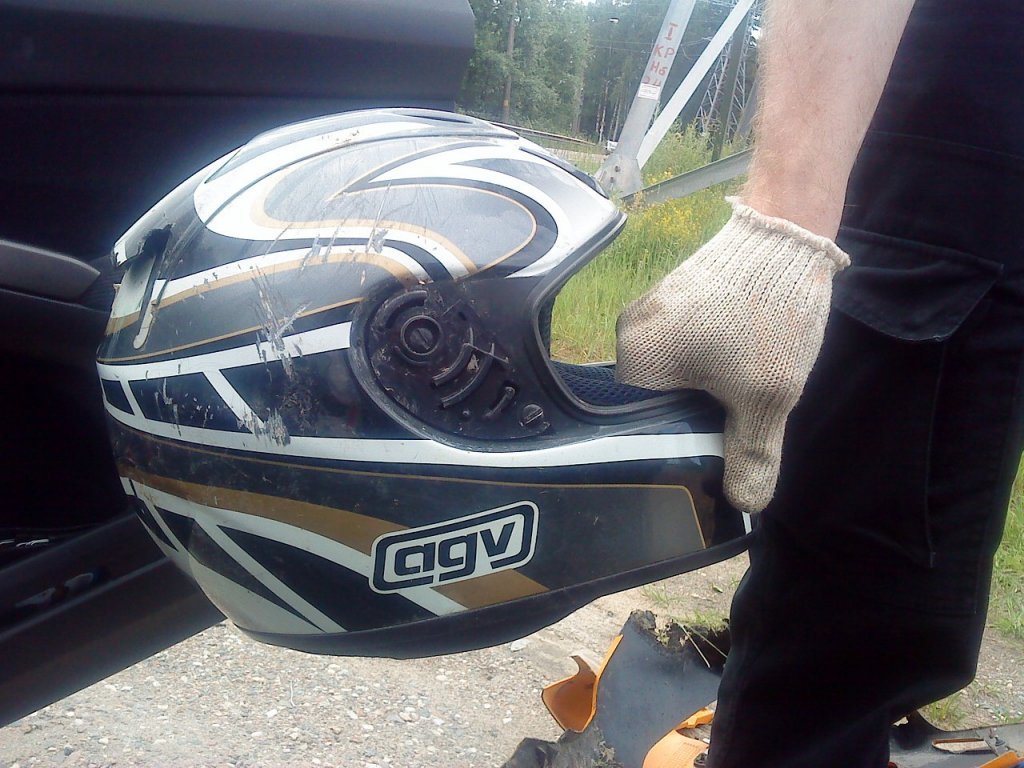 Шлем AGV после аварии